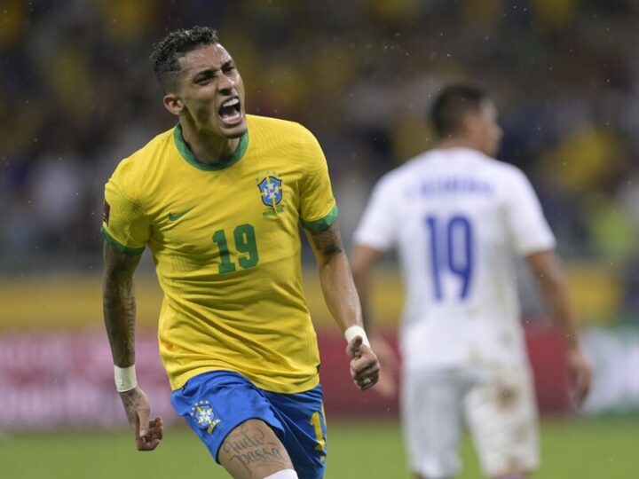Seleção Brasileira mostra futebol leve e ofensivo contra o Paraguai – Com formação diferenciada da habitual, equipe mostrou boa movimentação e intensidade durante toda a partida